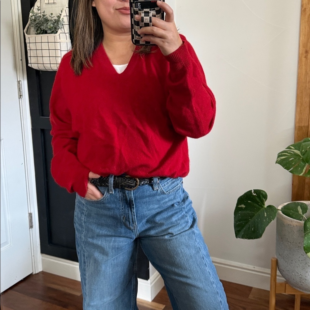 Vintage Club Room V neck Red Unisex 100% cashmere Sweater. S